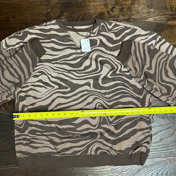 Free People Printed Classic Oversized Crewneck - Picture 7 of 8